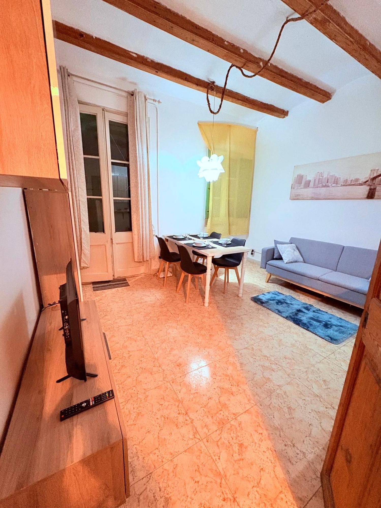 Amazing And Stylish Flat For 4 People With Breakfast Included 2 Blocks Away From Poblenou Appartement Barcelona