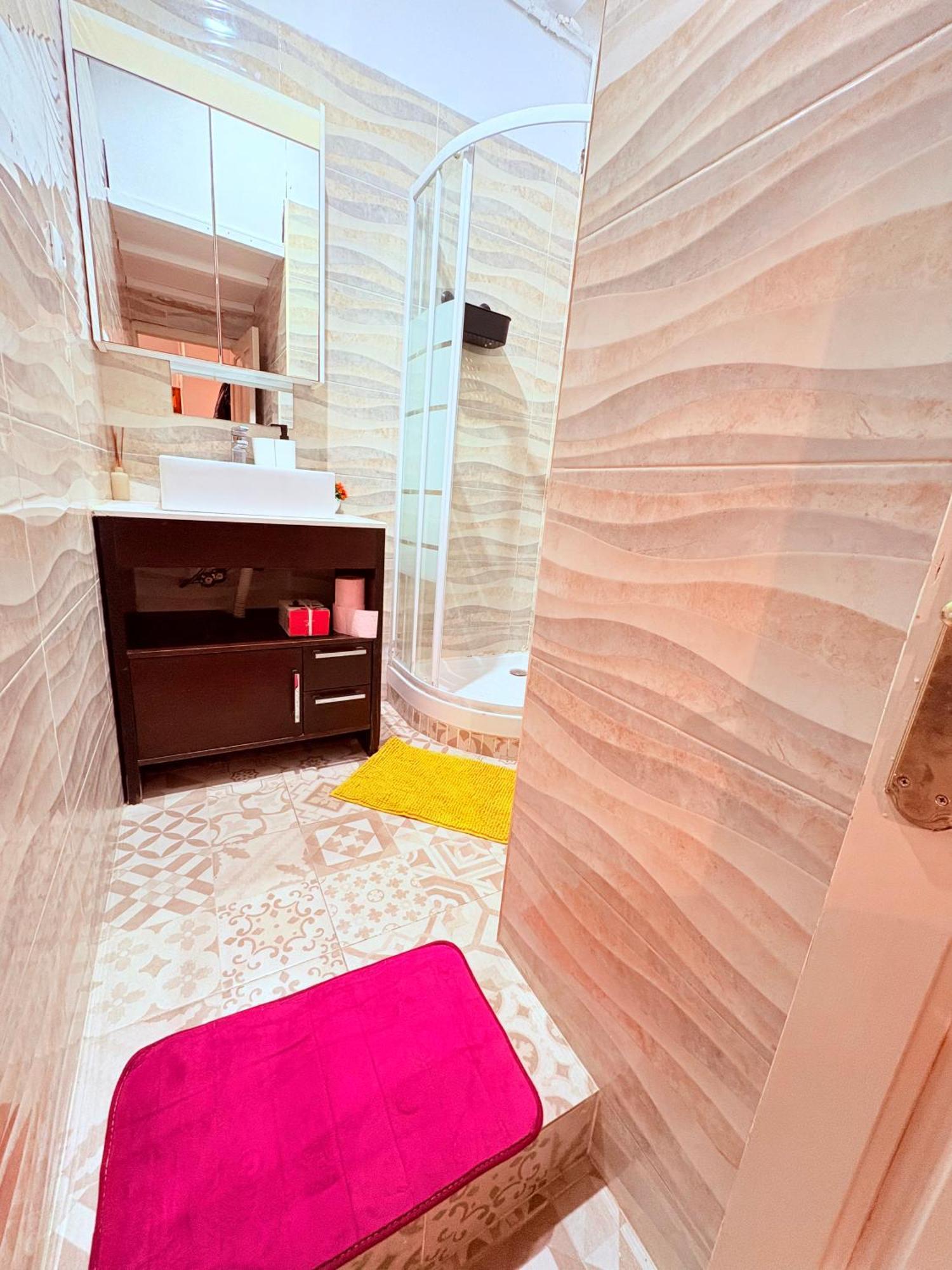 Amazing And Stylish Flat For 4 People With Breakfast Included 2 Blocks Away From Poblenou Appartement Barcelona